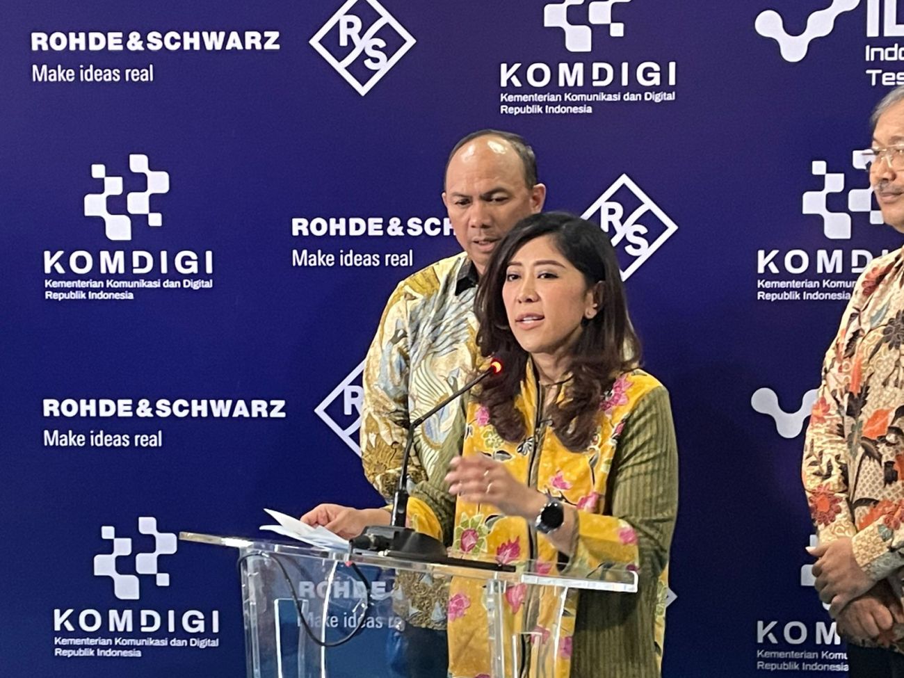 menkomdigi wamen komisaris utama operator